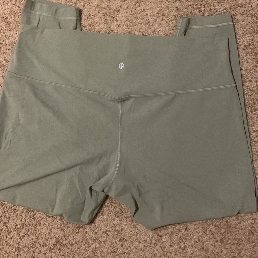 Women’s Lululemon leggings size 20 plus size